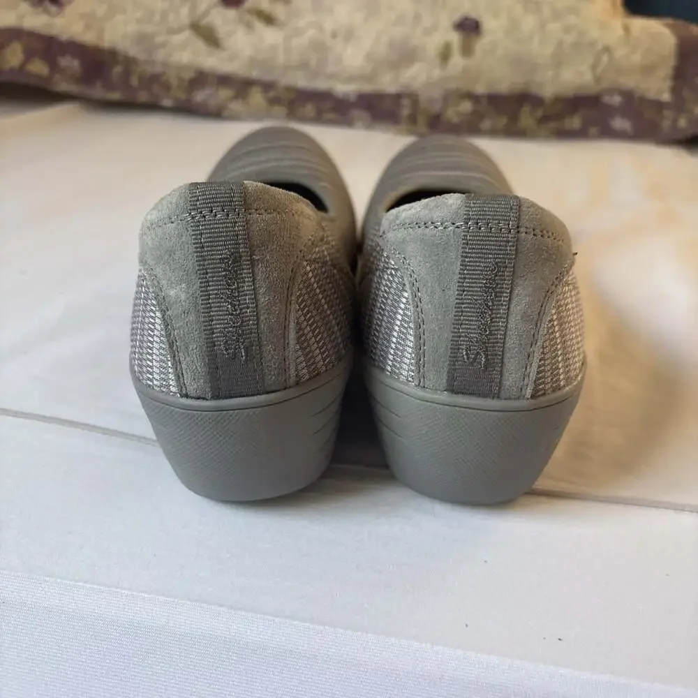 Skechers Strech Fit Air Cooled Memory Foam Gray Low Wedge Slip Ons Women's 9.5